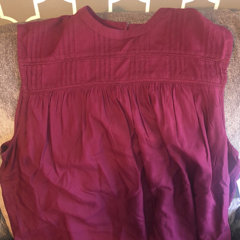 Old Navy maroon blouse